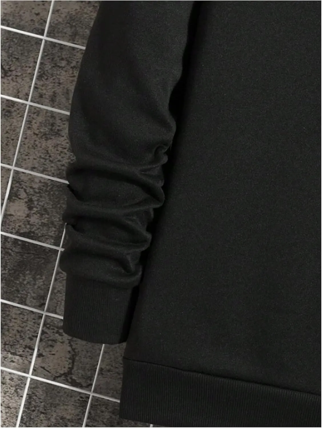 WDIRARA Men's Dragon Letter Graphic Print Sweatshirt Long Sleeve Round Neck Tops Casual Pullovers
