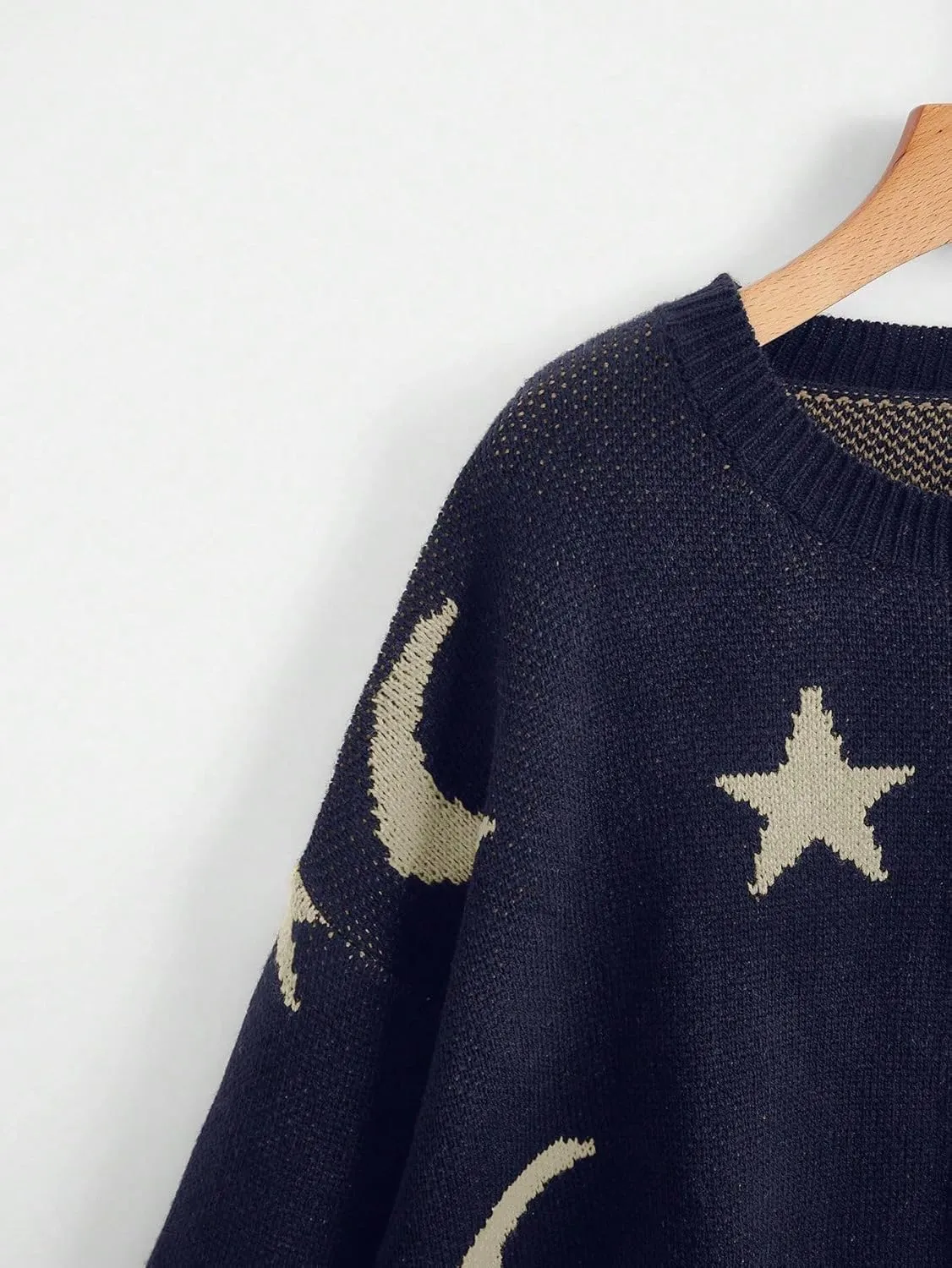 WDIRARA Women's Star Moon Print Long Sleeve Sweater Round Neck Knitted Pullovers Top